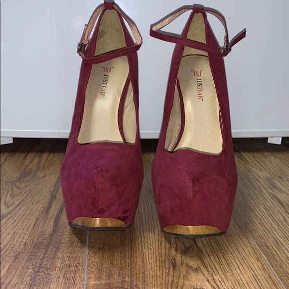 Brand new heels - Picture 1 of 2